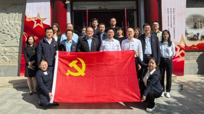 覽隴原抗戰(zhàn)文獻(xiàn) 傳紅色精神薪火——集團(tuán)財務(wù)部、戰(zhàn)略規(guī)劃部、工程咨詢中心黨支部聯(lián)合開展主題黨日活動